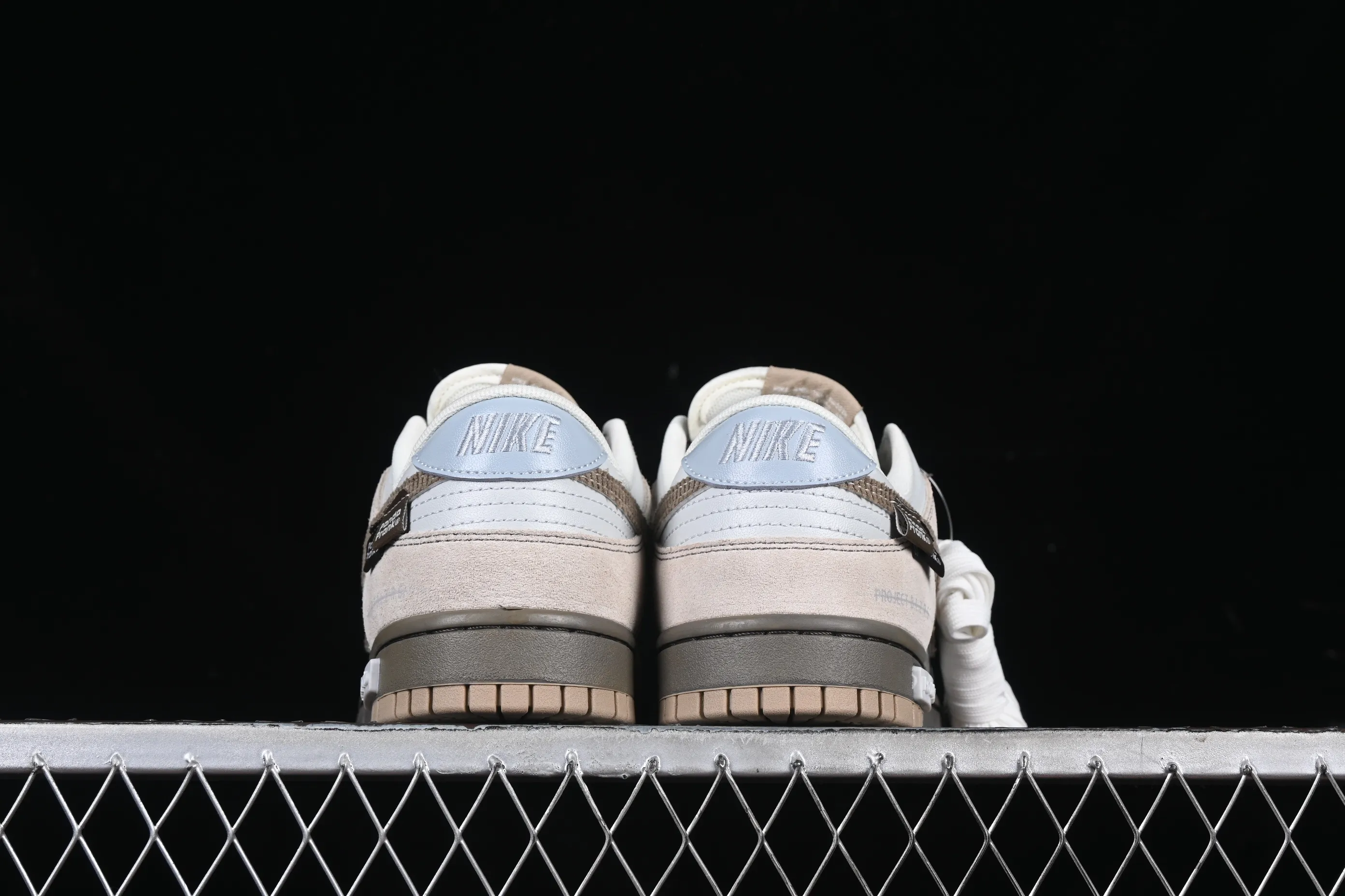 All Categories Nk SB Dunk Series Nk SB Dunk Low Low-top sneakers Nk Dunk Low Panda Prank Trailblazer Project Jupiter Black Gray Low-top casual sneakers HQ1175-240